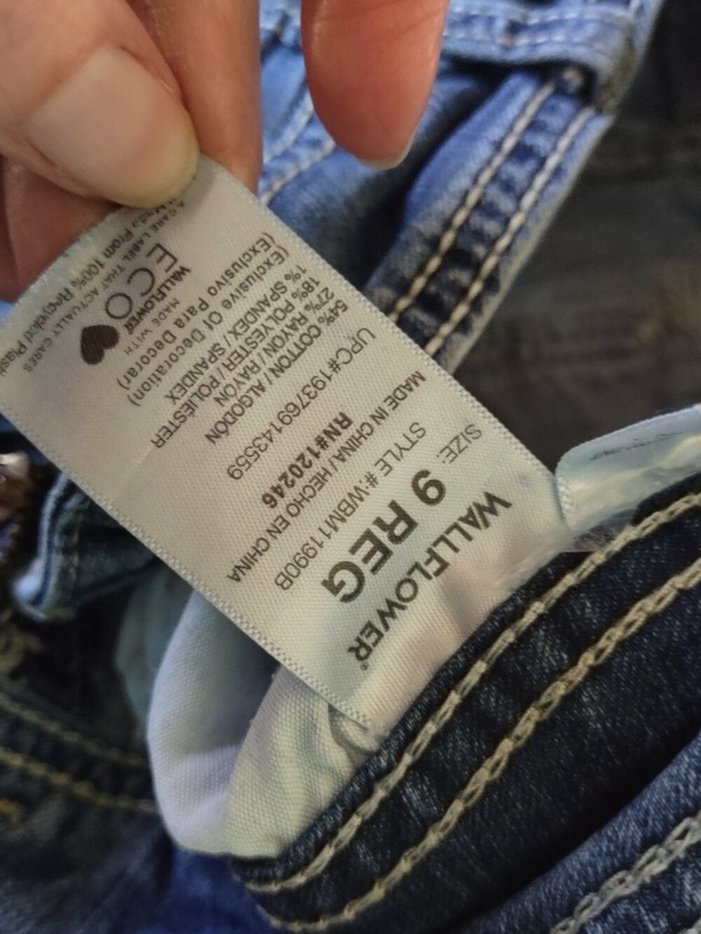 WallFlower Insta Stretch Luscious Curvy Bootcut Jeans - Picture 5 of 8